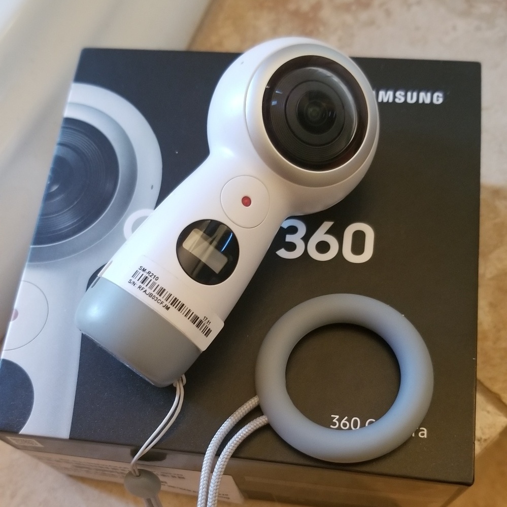 Gear 360 camera